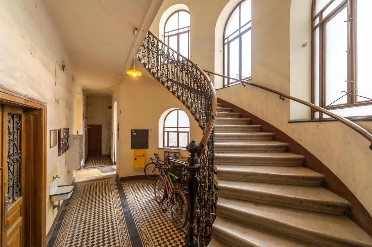 Apartment Regal Retreat Intimate Elegance Near Schoenbrunn Palace Vienna