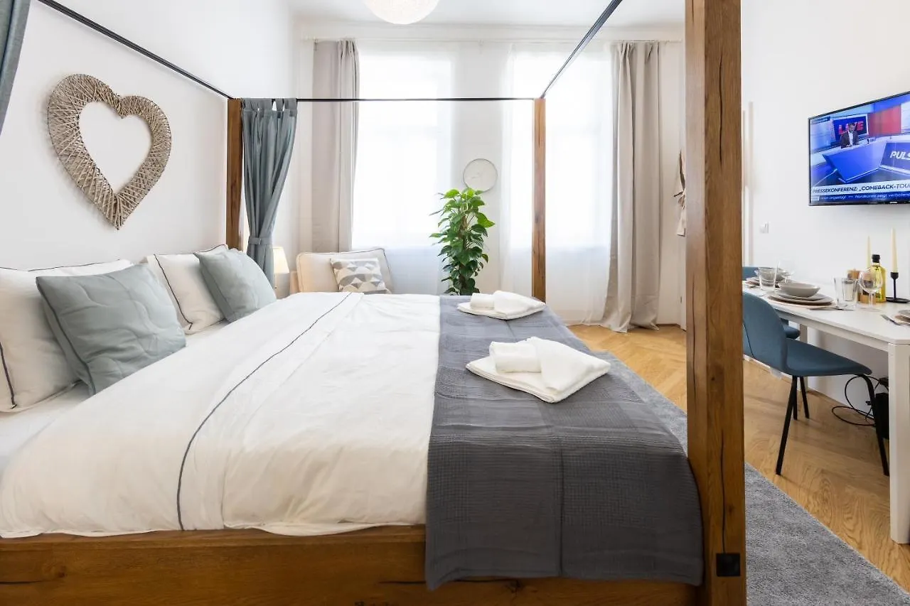Apartament Regal Retreat Intimate Elegance Near Schoenbrunn Palace Viena Austria