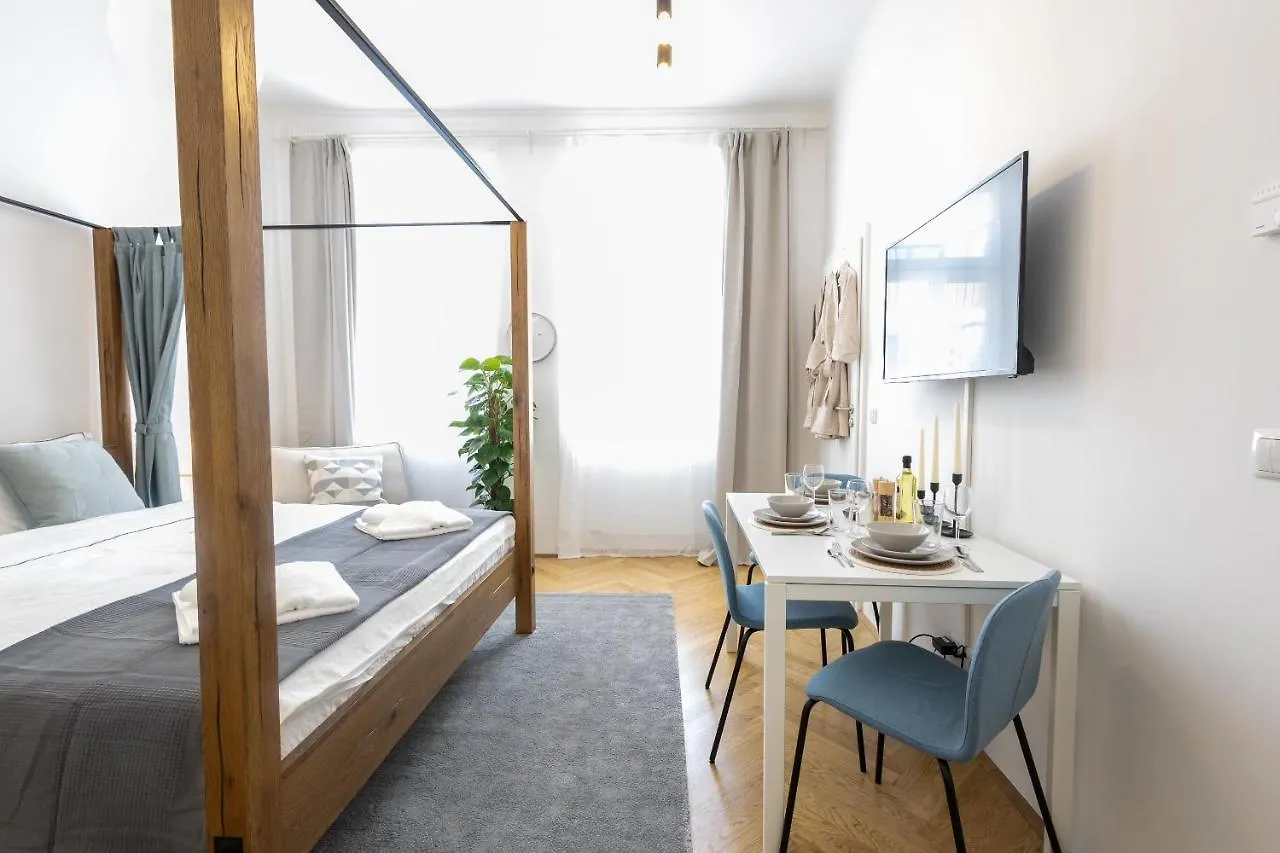 Apartment Regal Retreat Intimate Elegance Near Schoenbrunn Palace Vienna