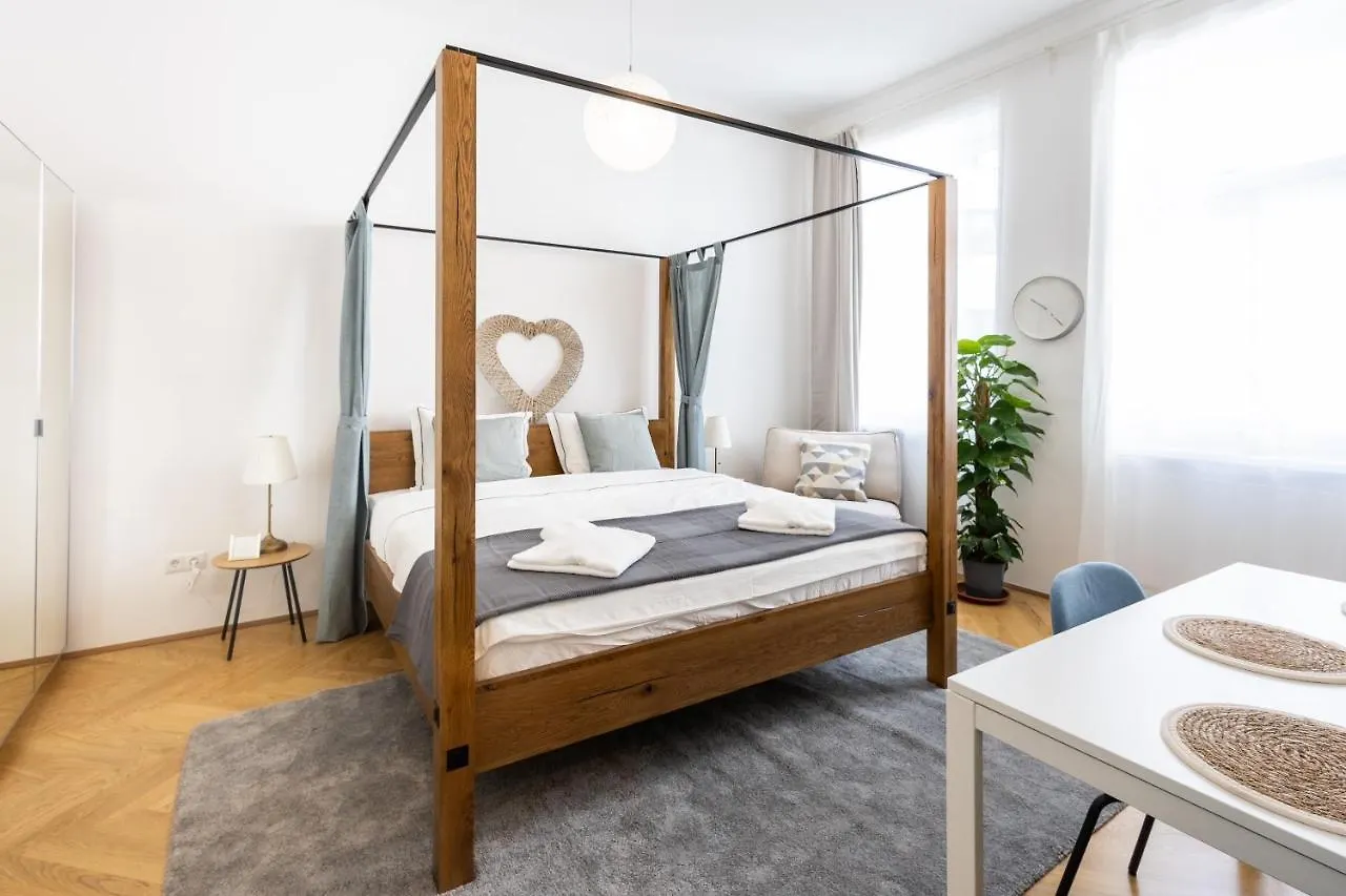 Regal Retreat Intimate Elegance Near Schoenbrunn Palace Vienna 0*,  Austria
