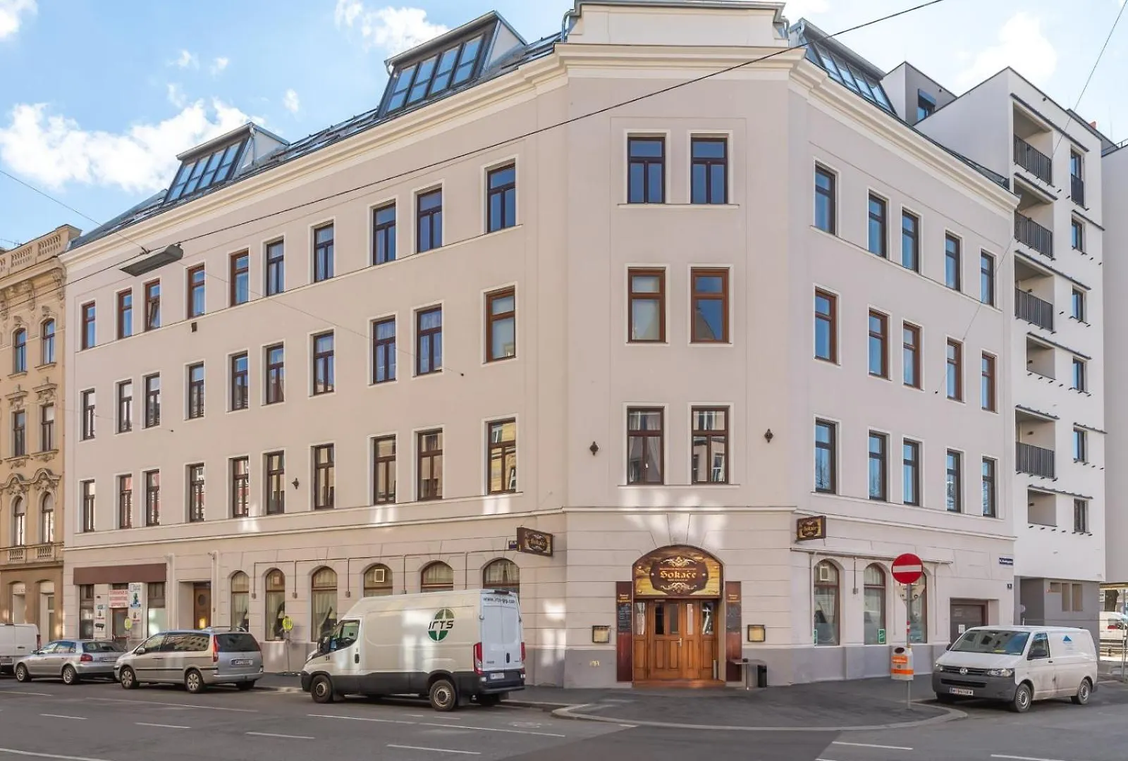 Regal Retreat Intimate Elegance Near Schoenbrunn Palace Vienna Austria