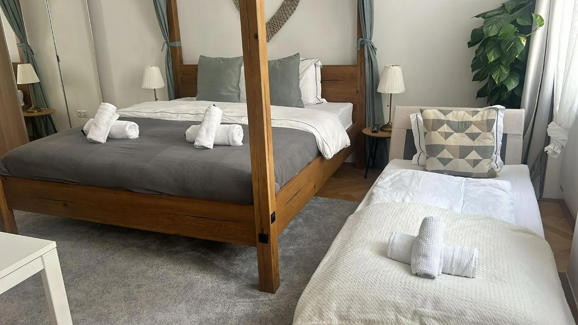 Regal Retreat Intimate Elegance Near Schoenbrunn Palace Vienna Apartment